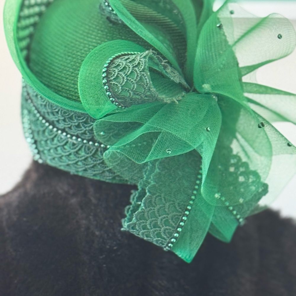 Emerald Green church Hat with Intricate Lace and Bow - Picture 6 of 11